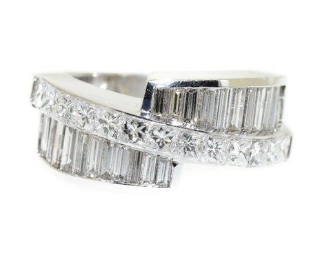 18kt white gold princess cut and baguette diamond fashion ring